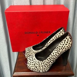 DONALD PLINER Animal print HIGH heels open toe Size 9M EUC faux fur w/ a box